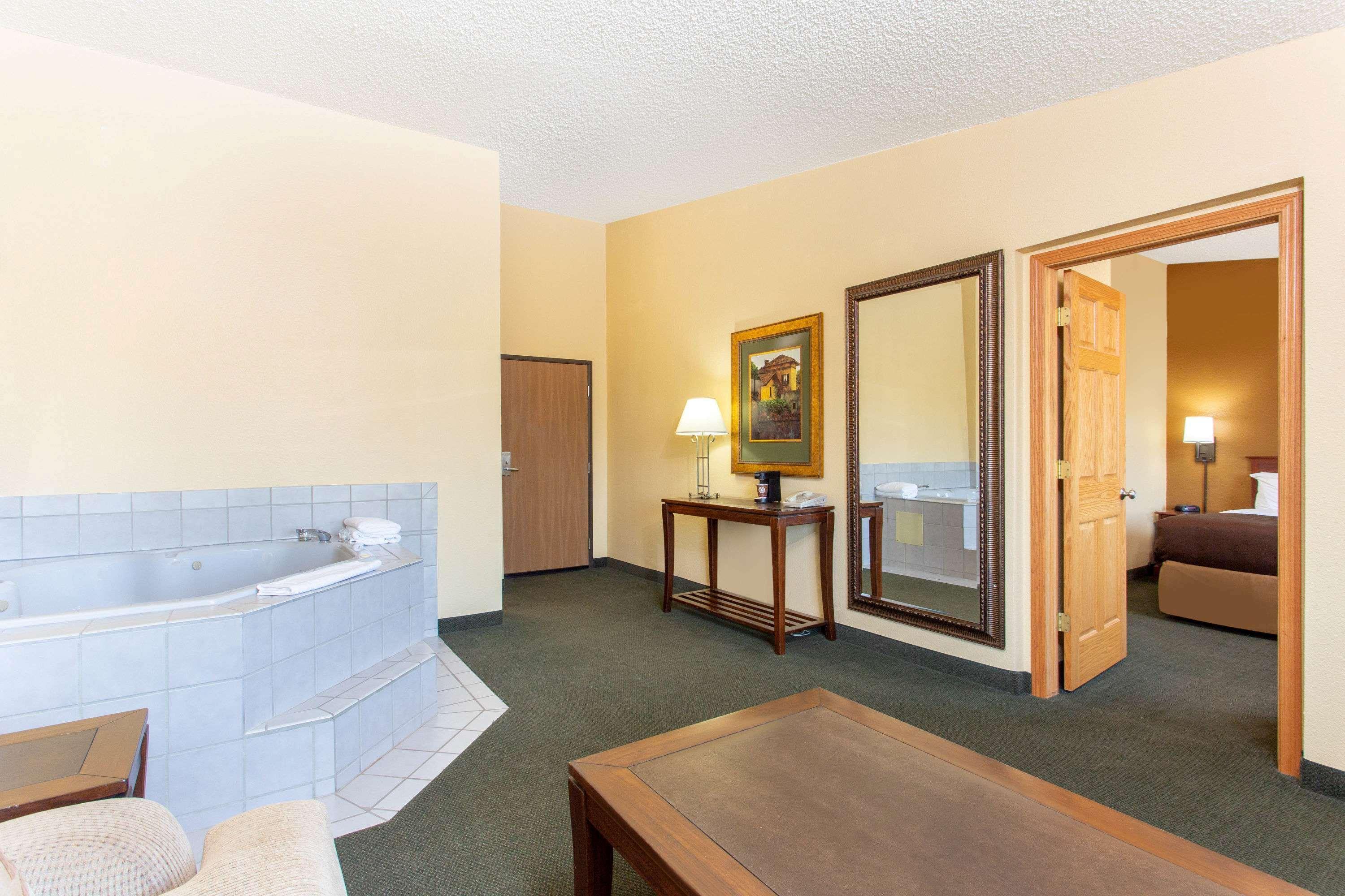 Americinn By Wyndham Hotel West Bend